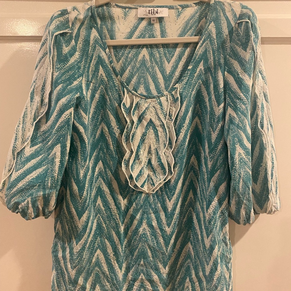 Tibi 100% silk green and cream pattern ruffled sleeves and front ruffle blouse.